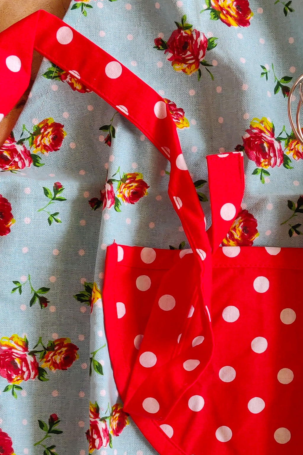 Flower print kitchen apron with dish towel