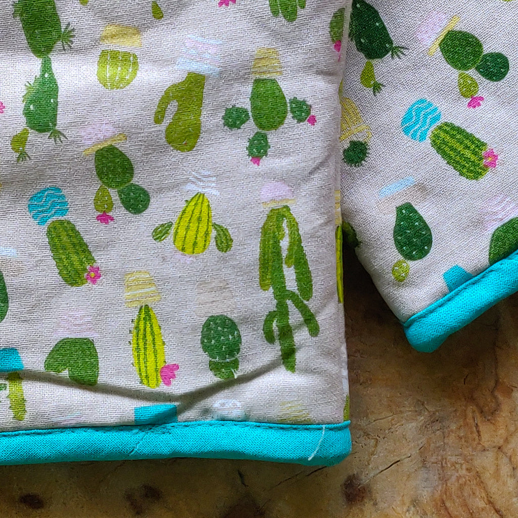 Cactus print cotton oven mitten